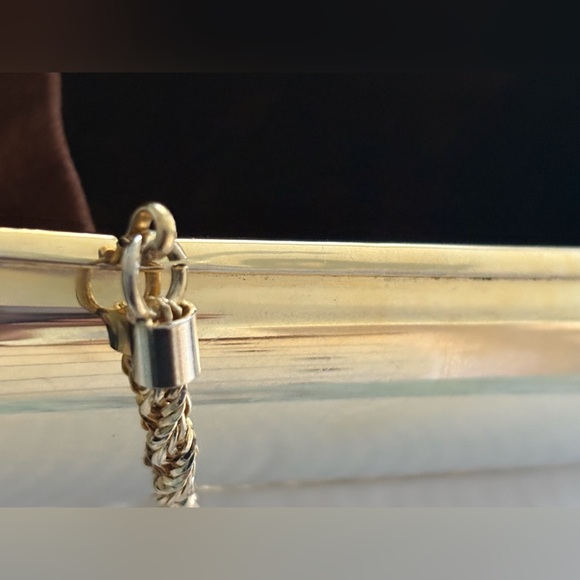 Vintage 70’s/80’s Gold Tone Hard Shell Clutch Chain Strap Silver Swans design!